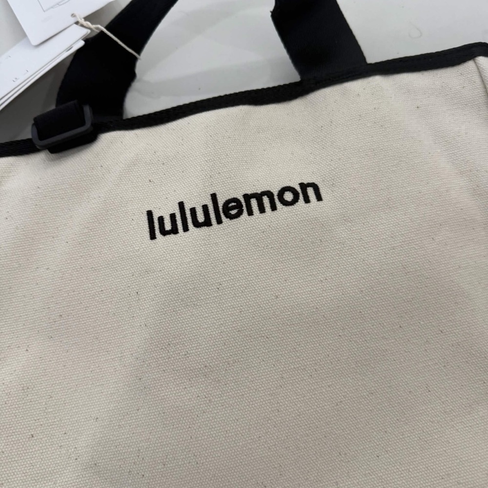 Lululemon Racket Bag 19L - Picture 3 of 7